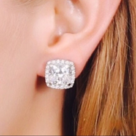 SoldoutCuratedLuxury - Picture 3 of 8